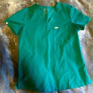 FIGS Catarina top size Small in Hunter Green